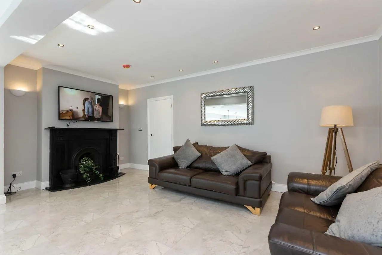 Chestnut House, Beautiful, Spacious & Comfortable Belfast Vakantiehuis